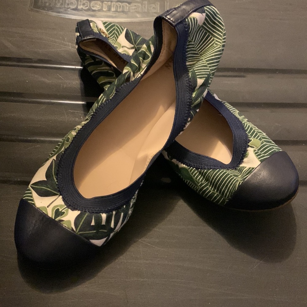 Cole Haan Eldridge palm print canvas flat new never worn